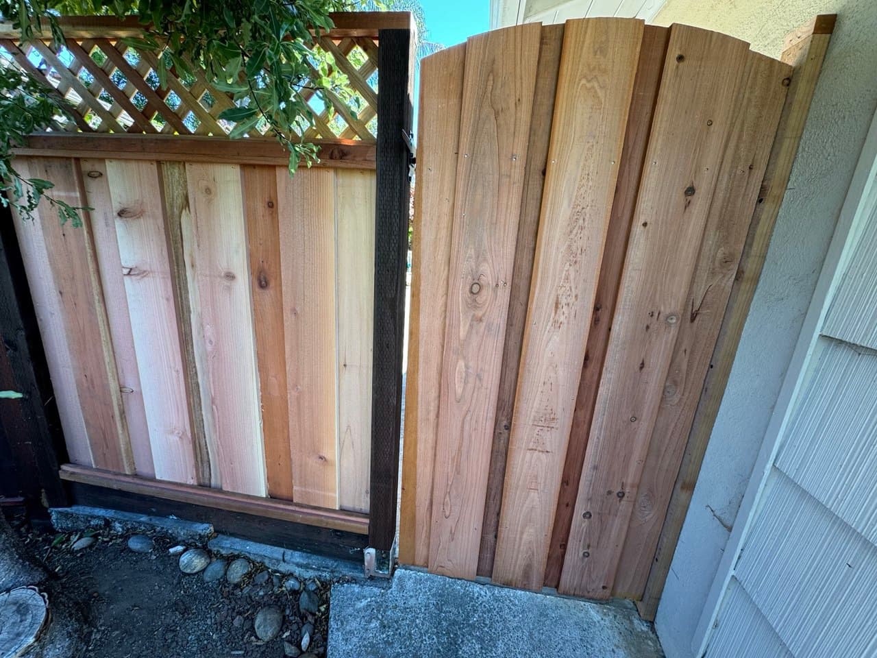 6'+1' With 7' Solid Arched Top Gate