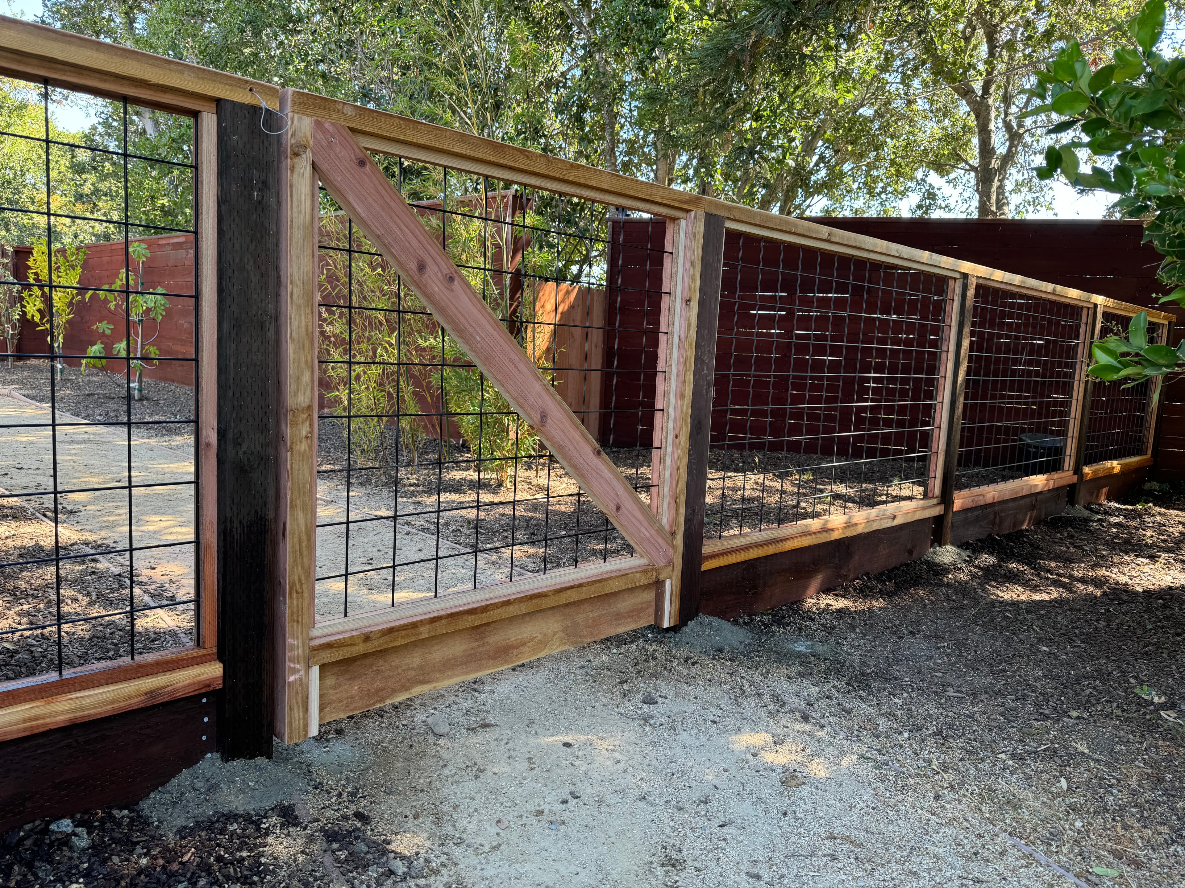 Gate Black Hogwire Rear