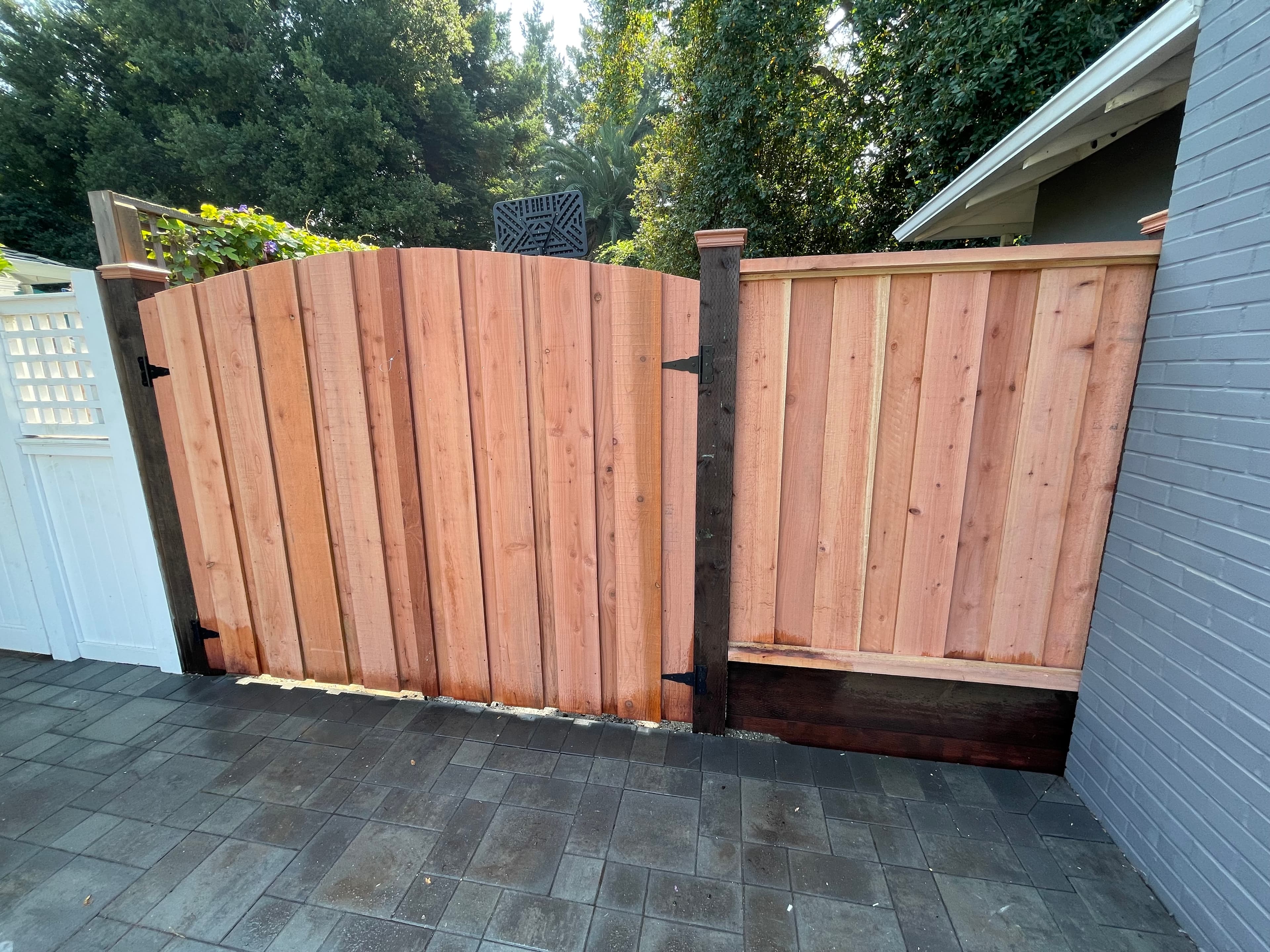 Gate Double 7' Arched 6x6 Post Cap Front