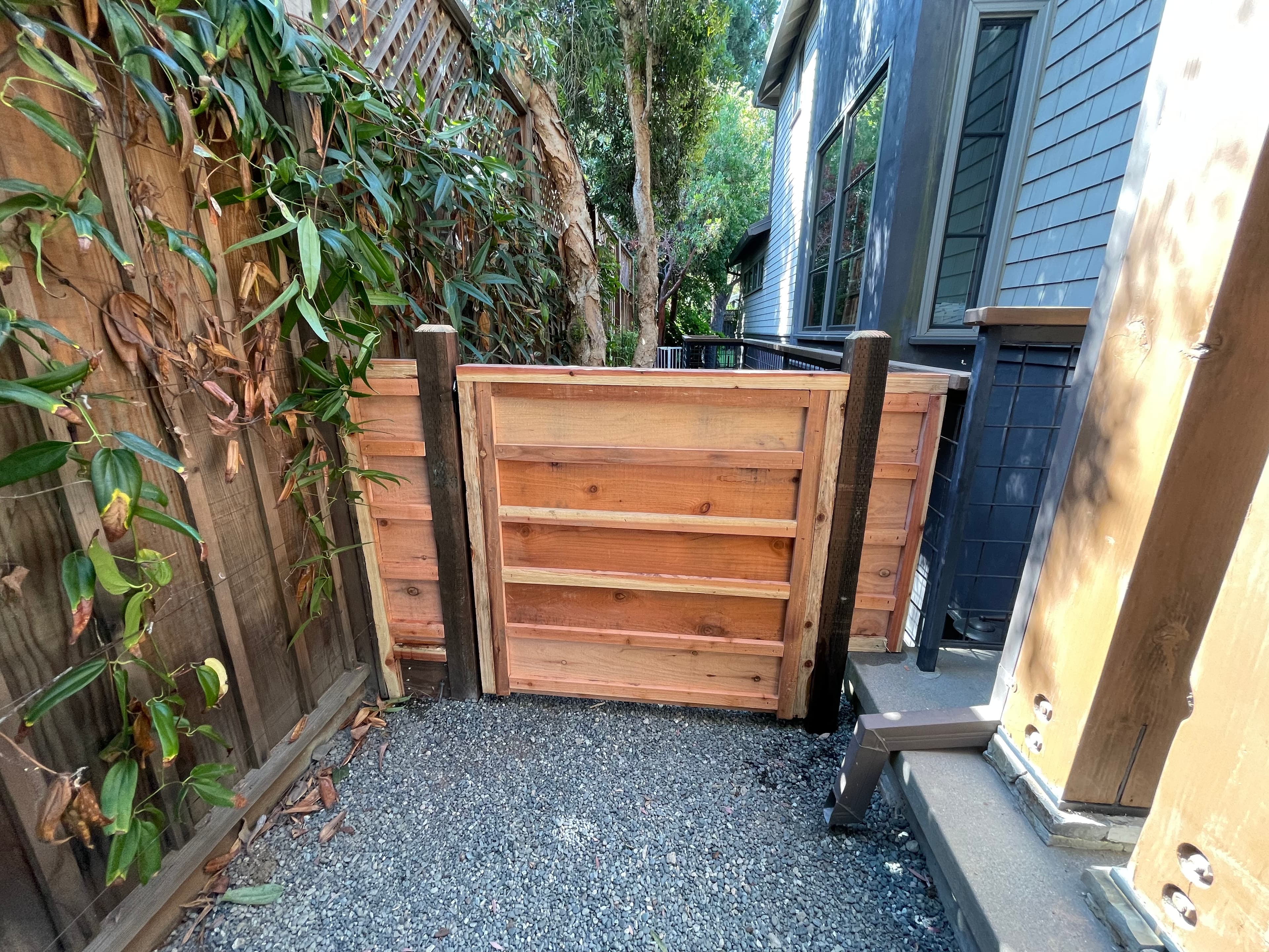 Gate Short Horizontal Board+Batten Front