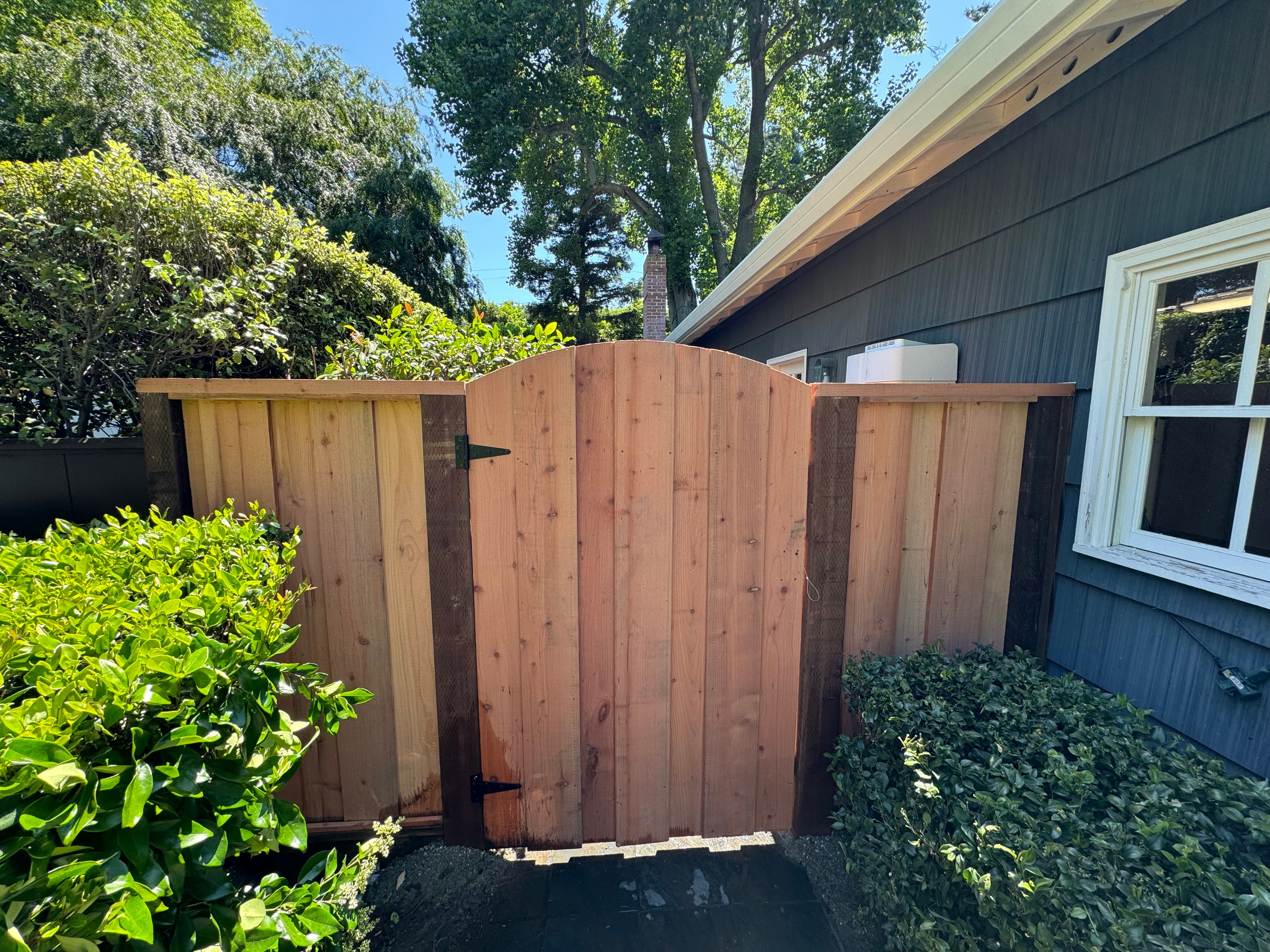 Gate 6' Standard Arched Top Front