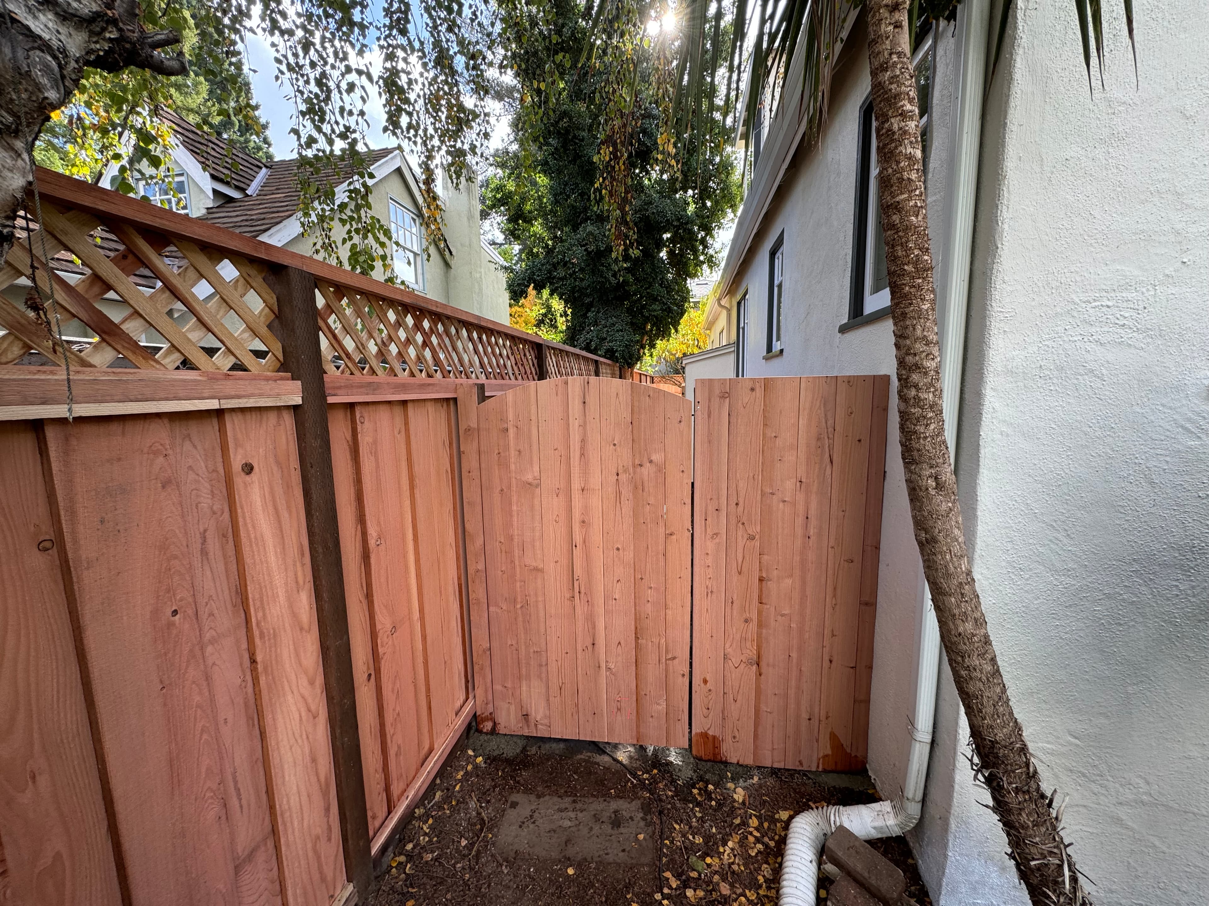 Nail On Arched Top S4S 1x6 Heart Gate 2