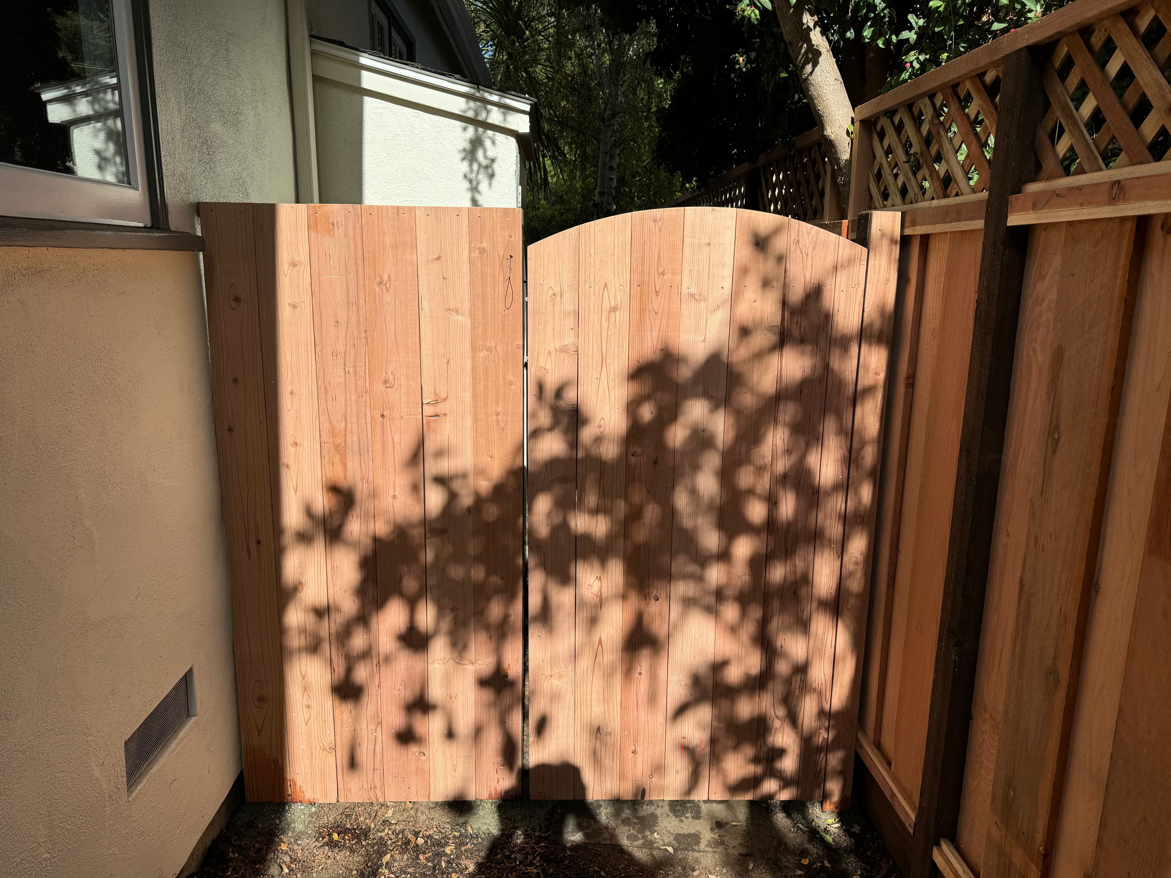 Nail On Arched Top S4S 1x6 Heart Gate