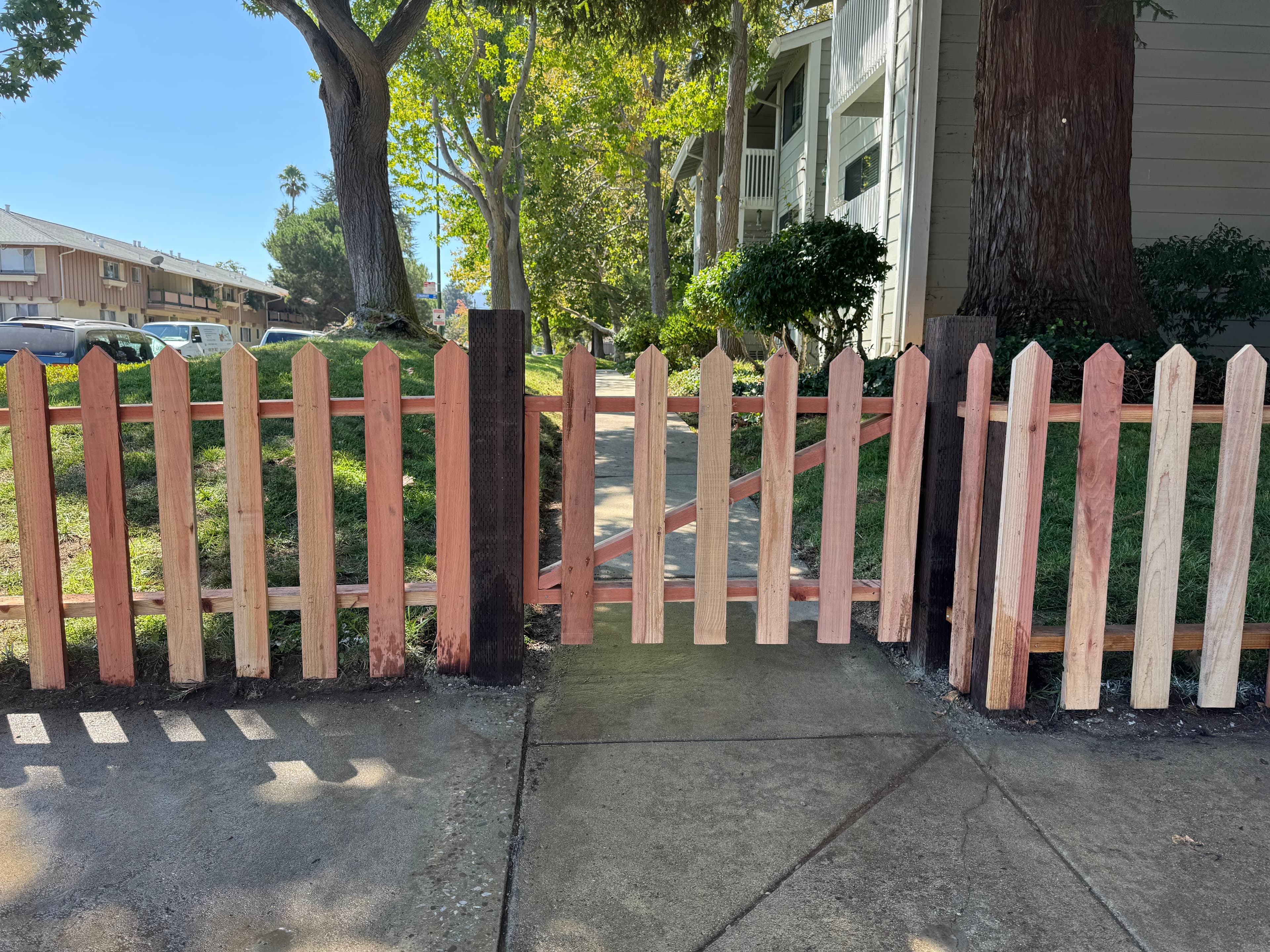 Nail On Picker Point Top 6x6 Posts W Gate