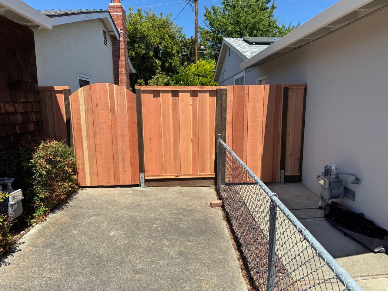 6' Board On Board Arched Gate+Flat Top Gate W Post Brackets