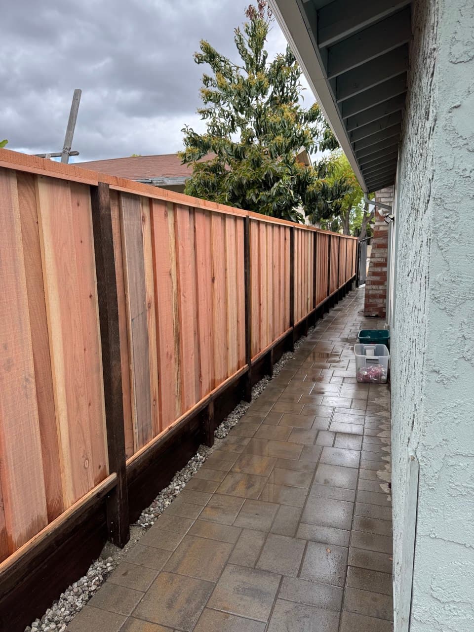 6 Solid Retaining Wall Under Pavers Close 2