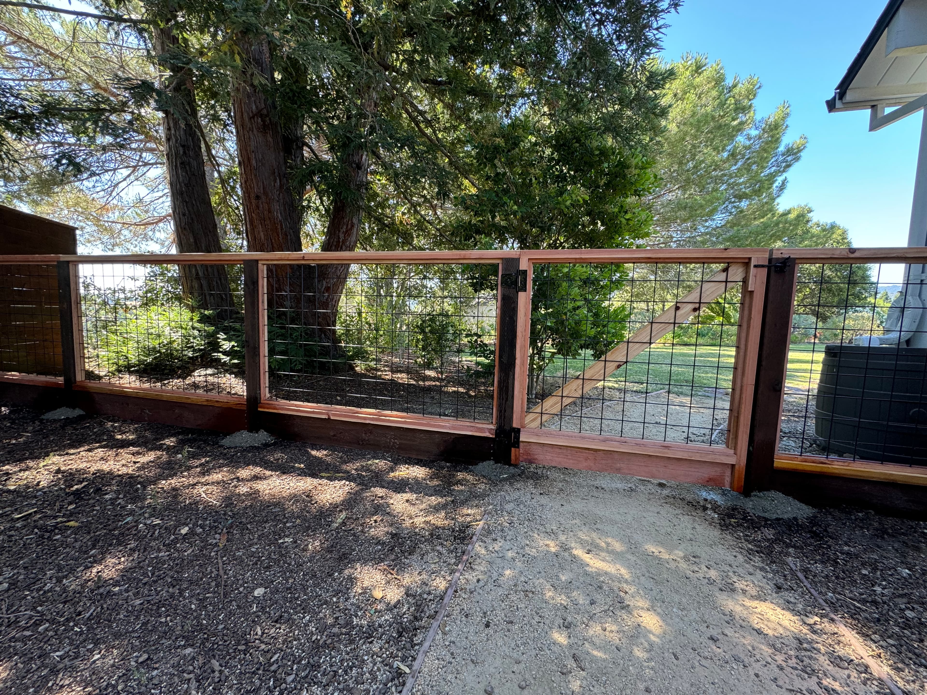 4"X4" Black Hogwire W Gate Rear