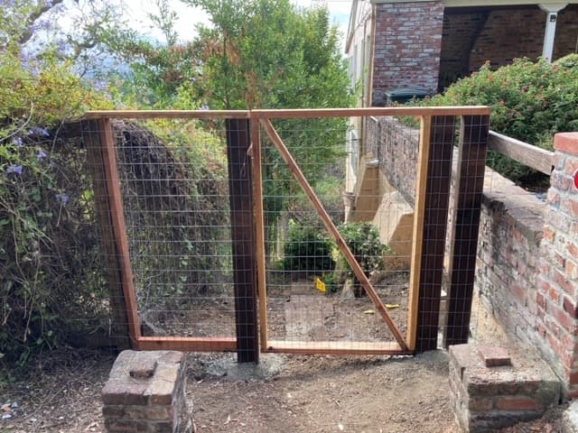 6' 2"X4" Welded Wire With Gate