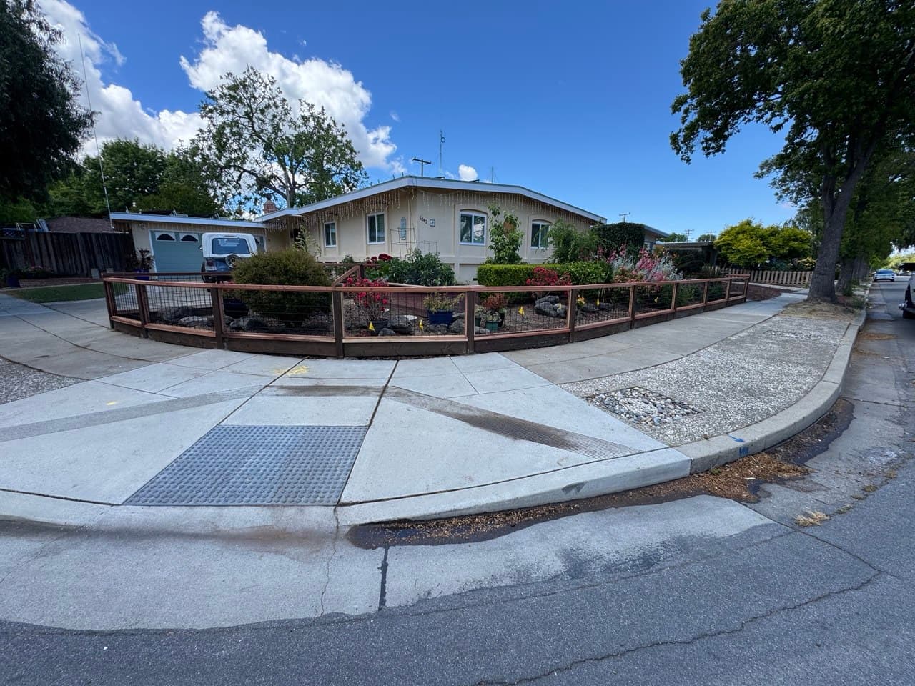 3 Tall Black Hogwire Entire